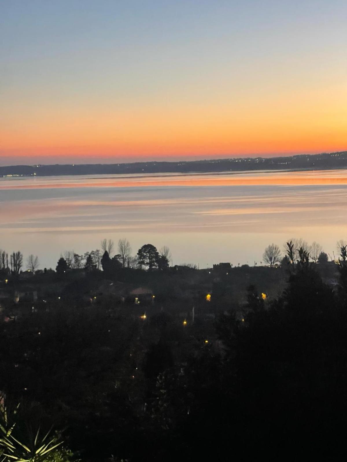 Sguardo Sul Lago 特雷维那诺罗马诺 外观 照片