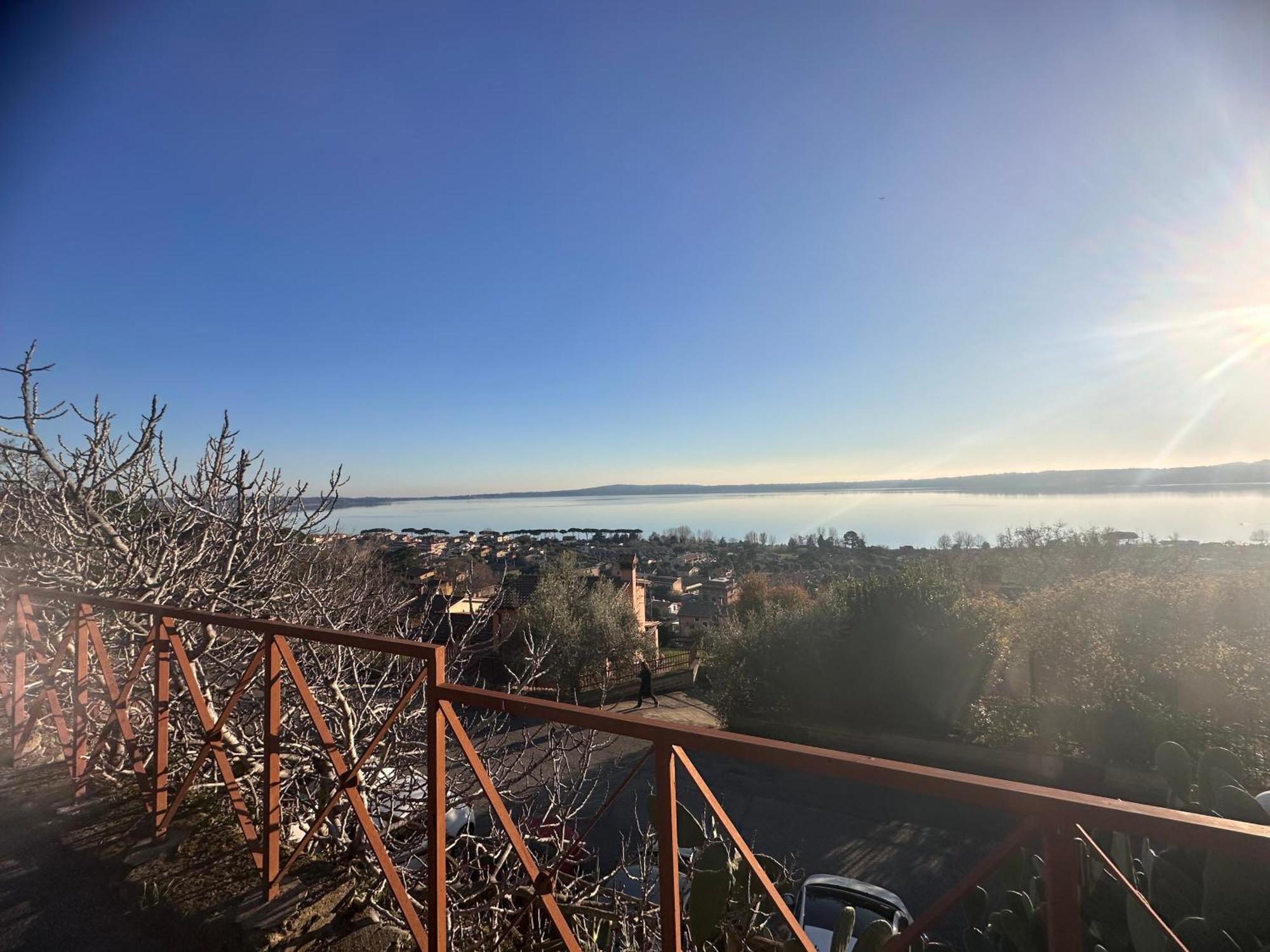 Sguardo Sul Lago 特雷维那诺罗马诺 外观 照片