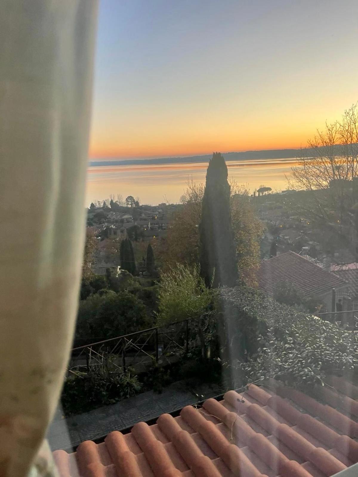 Sguardo Sul Lago 特雷维那诺罗马诺 外观 照片