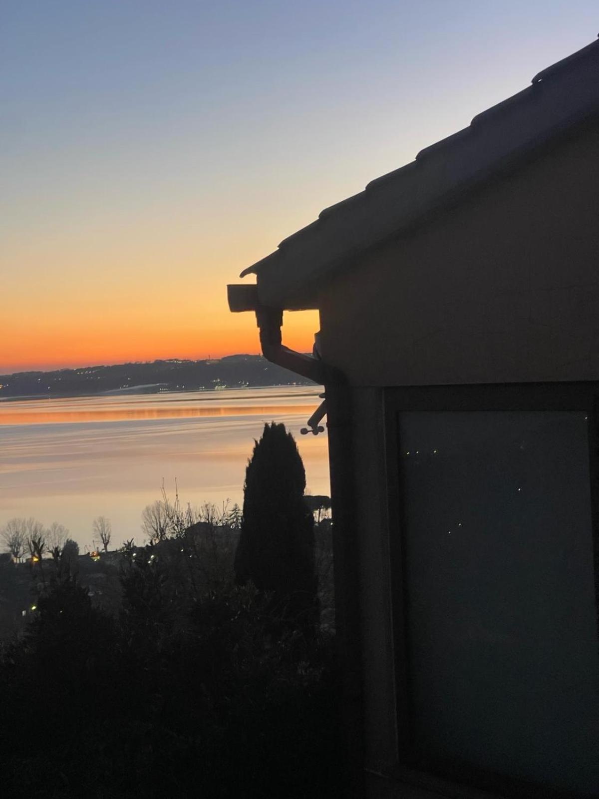 Sguardo Sul Lago 特雷维那诺罗马诺 外观 照片